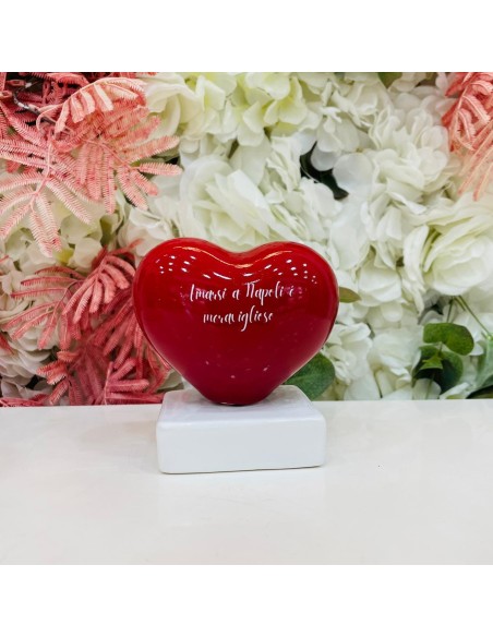 Scultura cuore piccolo rosso "Amarsi a Napoli è meraviglioso"
