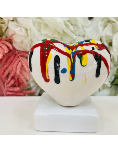 Scultura cuore piccolo imbrattato