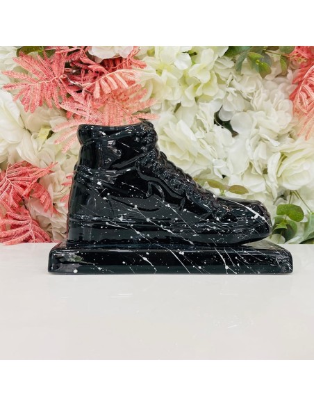 Scultura Scarpa sportiva nera con schizzi
