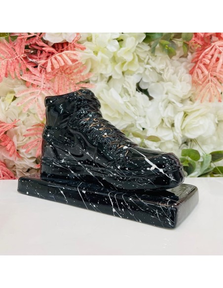 Scultura Scarpa sportiva nera con schizzi