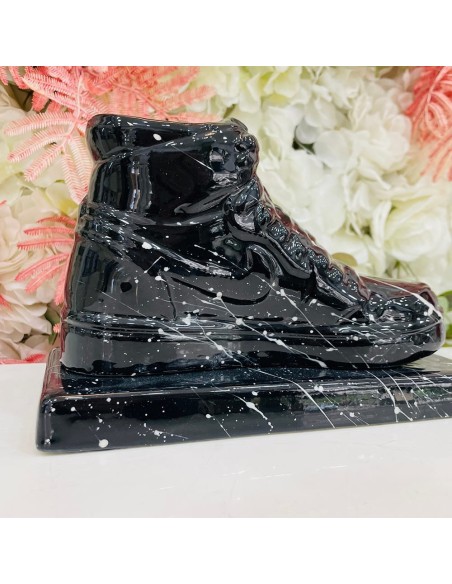 Scultura Scarpa sportiva nera con schizzi
