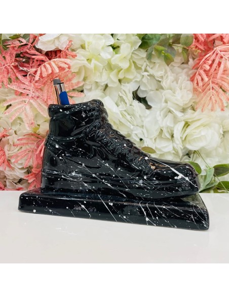 Scultura Scarpa sportiva nera con schizzi