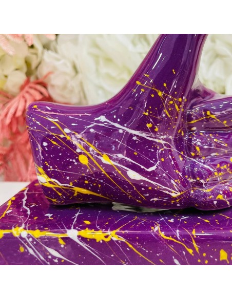 Scultura mano Mi Piace viola con schizzi