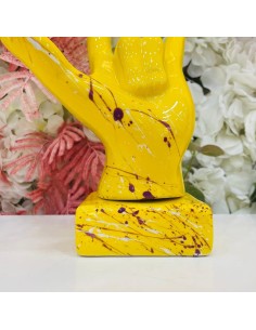 Scultura mano Ti amo gialla con schizzi 2