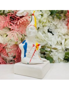 Statua Pulcinella bianco imbrattato 2