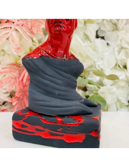 Statua Pulcinella rosso e nero