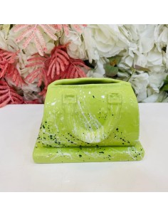 Scultura borsetta verde con schizzi 2