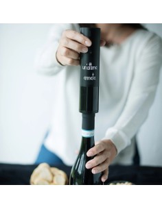 Apribottiglie elettrico nero un'ottima annata Simple Day
