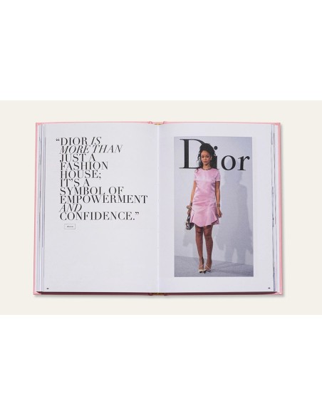 Libro decorativo The Essence of Dior