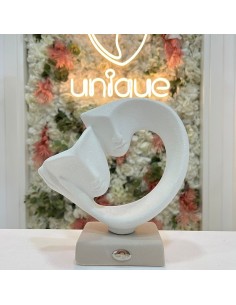 Scultura Abbraccio Stilizzato In Gres Bianco- Ilary Queen