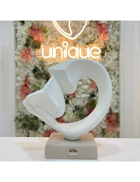 Scultura Abbraccio Stilizzato In Gres Bianco- Ilary Queen