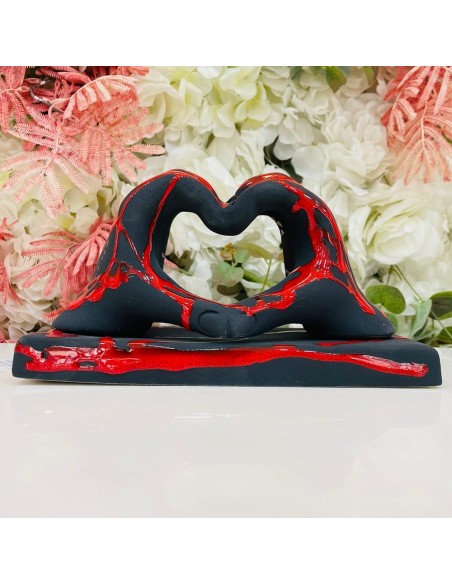 Scultura Cuore Astratto in Ceramica Nera con Dettagli Rossi Amagè