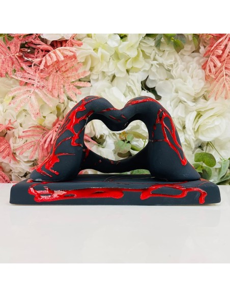 Scultura Cuore Astratto in Ceramica Nera con Dettagli Rossi Amagè