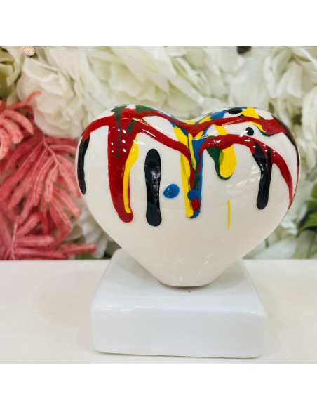Scultura cuore piccolo imbrattato