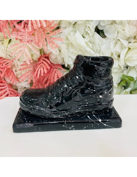 Scultura Scarpa sportiva nera con schizzi Amagè